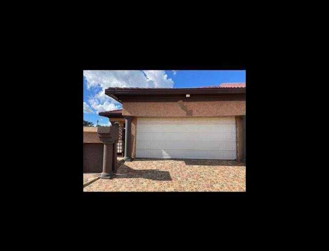 3 BEDROOM HOUSE FOR SALE IN REFILWE